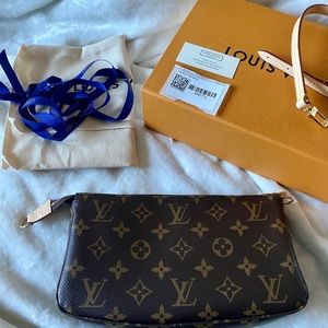 ❌ - SOLD - Louis Vuitton Pochette Accessoires